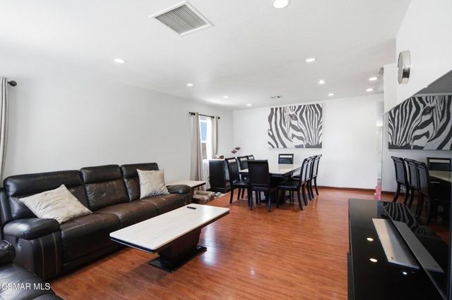 6642 Teesdale Avenue, North Hollywood, CA 91606
