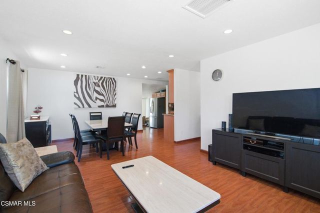 6642 Teesdale Avenue, North Hollywood, CA 91606