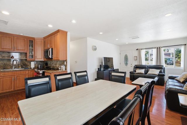 6642 Teesdale Avenue, North Hollywood, CA 91606