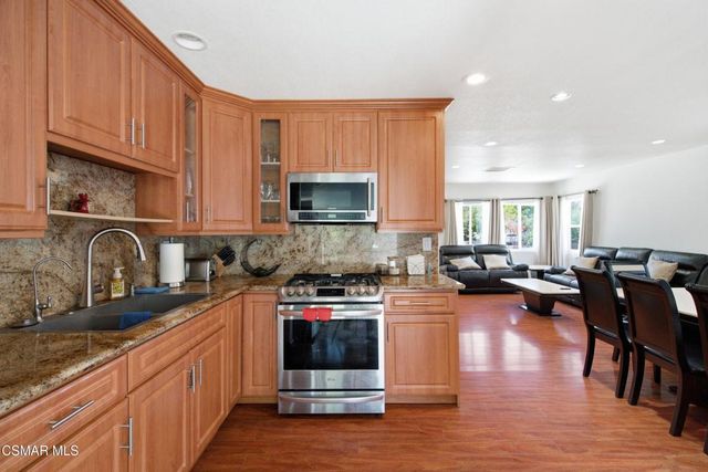 6642 Teesdale Avenue, North Hollywood, CA 91606