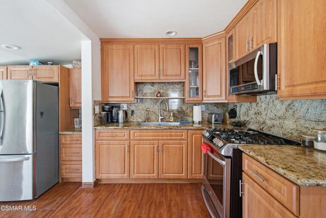 6642 Teesdale Avenue, North Hollywood, CA 91606