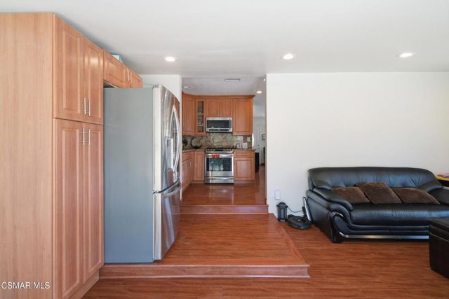6642 Teesdale Avenue, North Hollywood, CA 91606