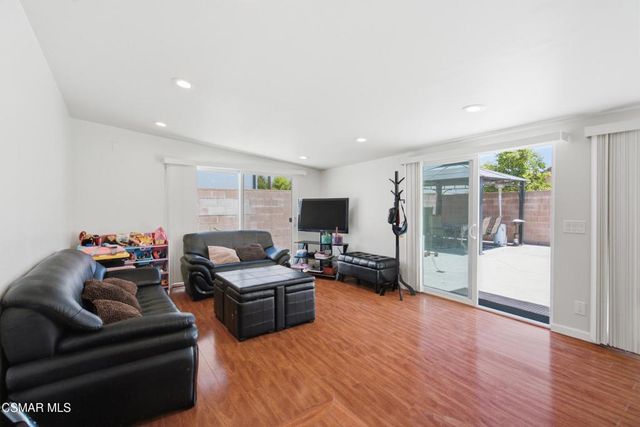 6642 Teesdale Avenue, North Hollywood, CA 91606