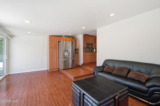 6642 Teesdale Avenue, North Hollywood, CA 91606
