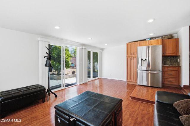 6642 Teesdale Avenue, North Hollywood, CA 91606
