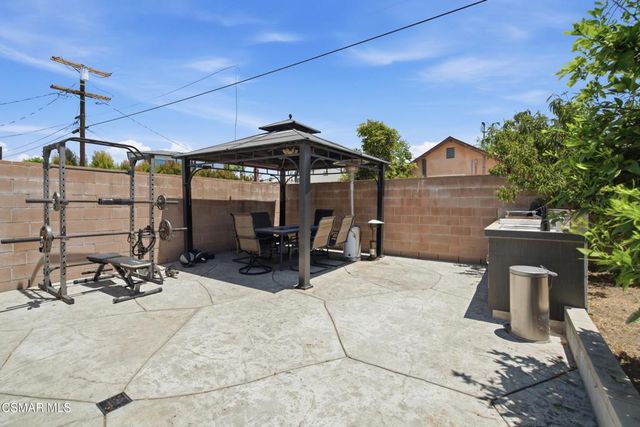6642 Teesdale Avenue, North Hollywood, CA 91606