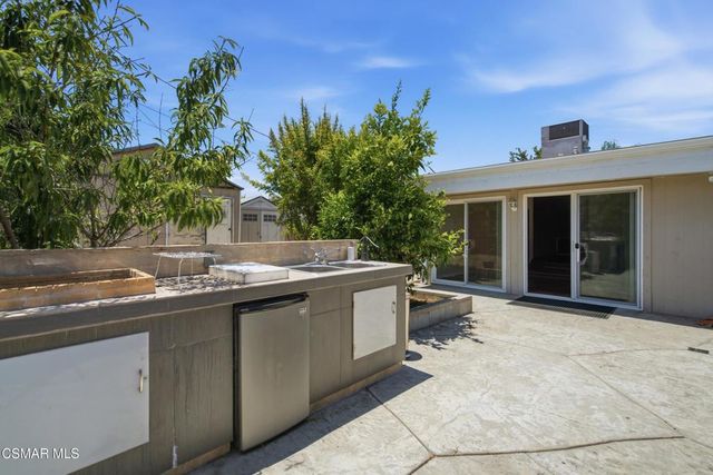 6642 Teesdale Avenue, North Hollywood, CA 91606
