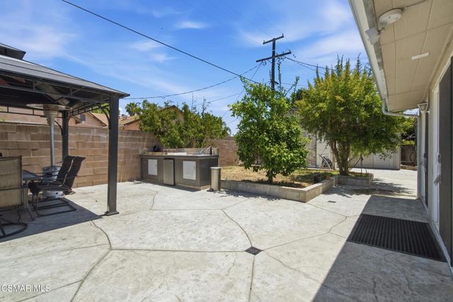 6642 Teesdale Avenue, North Hollywood, CA 91606