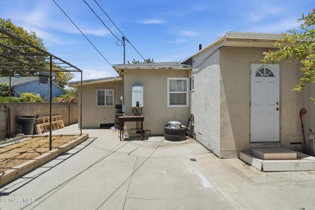6642 Teesdale Avenue, North Hollywood, CA 91606