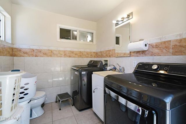 6642 Teesdale Avenue, North Hollywood, CA 91606