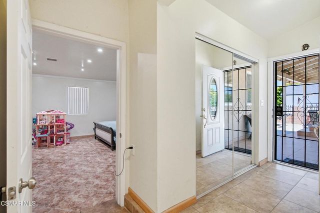 6642 Teesdale Avenue, North Hollywood, CA 91606