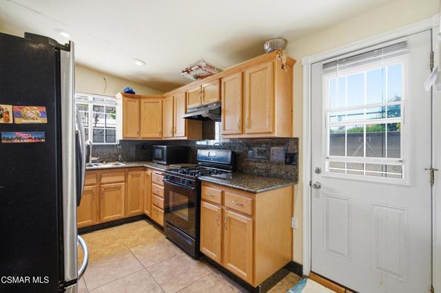 6642 Teesdale Avenue, North Hollywood, CA 91606