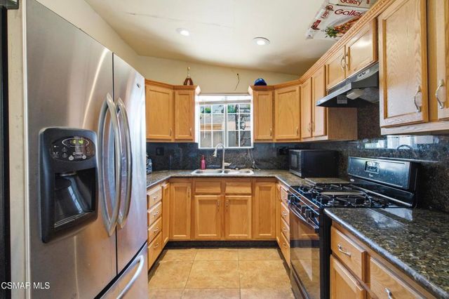 6642 Teesdale Avenue, North Hollywood, CA 91606