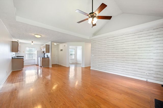 124 Jesse Brown Dr, Goodlettsville, TN 37072