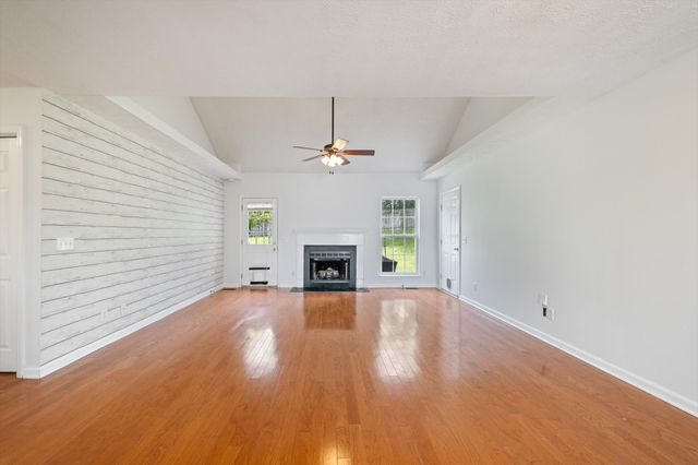 124 Jesse Brown Dr, Goodlettsville, TN 37072