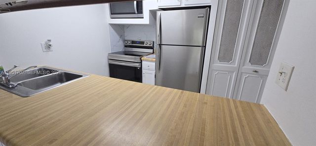 3680 Inverrary Dr 3M, Lauderhill, FL 33319