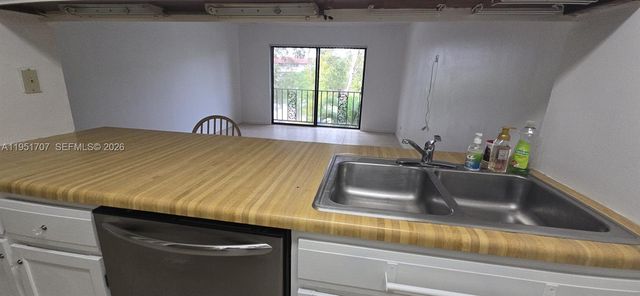 3680 Inverrary Dr 3M, Lauderhill, FL 33319