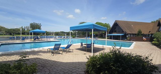 3680 Inverrary Dr 3M, Lauderhill, FL 33319