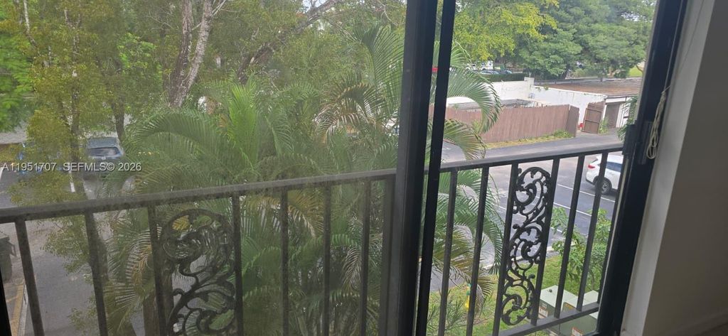 3680 Inverrary Dr 3M, Lauderhill, FL 33319