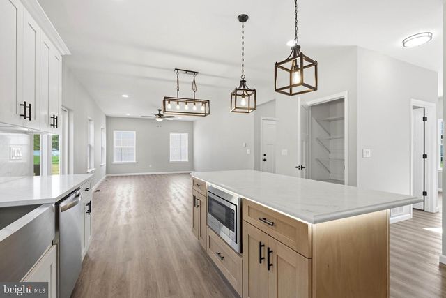 1178 S SPRING RD, Vineland, NJ 08361