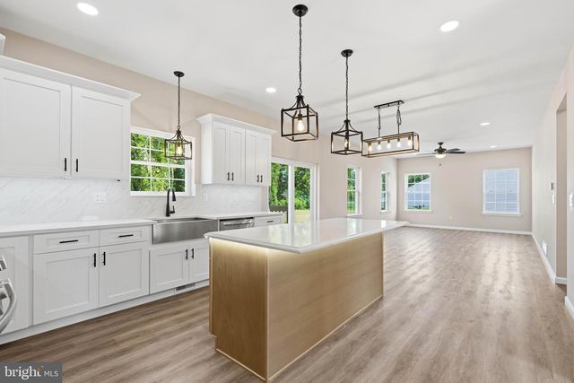 1178 S SPRING RD, Vineland, NJ 08361