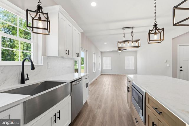 1178 S SPRING RD, Vineland, NJ 08361