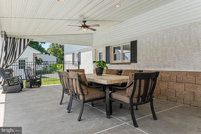 61 APPLEWOOD LN, Boyertown, PA 19512