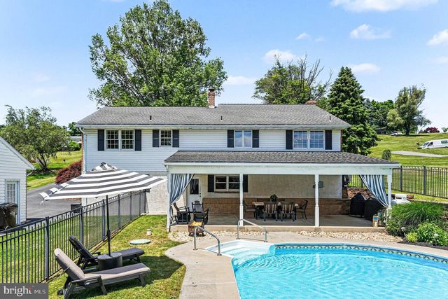 61 APPLEWOOD LN, Boyertown, PA 19512