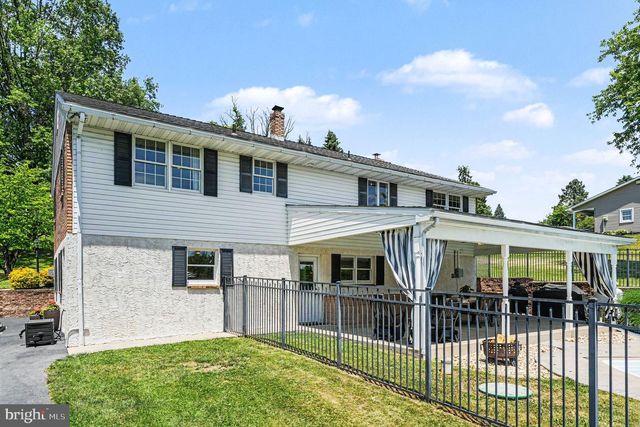 61 APPLEWOOD LN, Boyertown, PA 19512