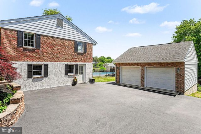 61 APPLEWOOD LN, Boyertown, PA 19512