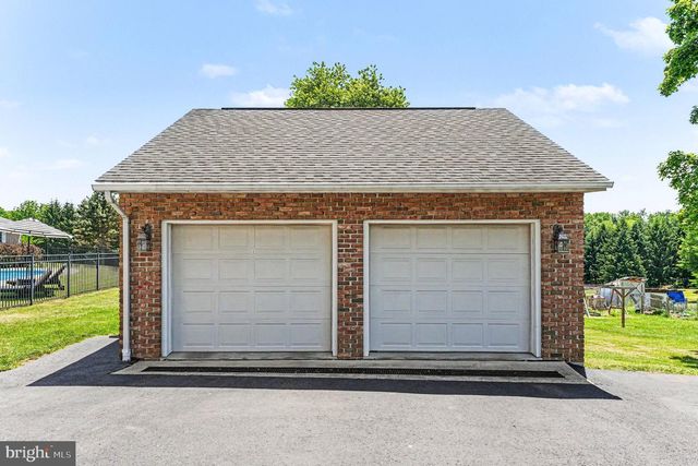 61 APPLEWOOD LN, Boyertown, PA 19512