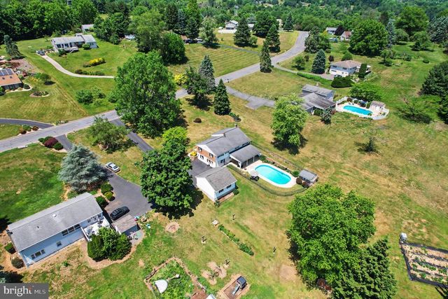 61 APPLEWOOD LN, Boyertown, PA 19512