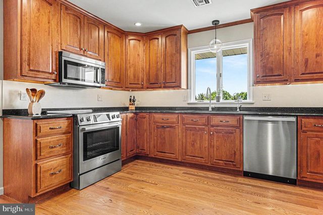 61 APPLEWOOD LN, Boyertown, PA 19512