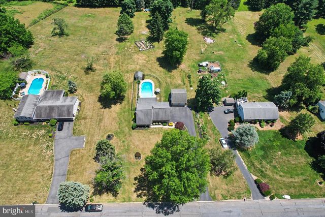 61 APPLEWOOD LN, Boyertown, PA 19512