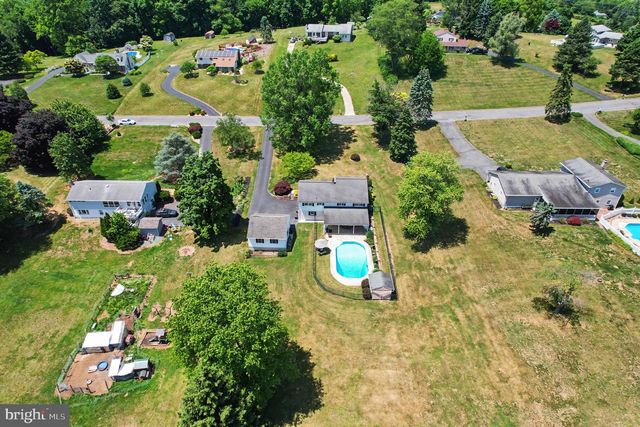 61 APPLEWOOD LN, Boyertown, PA 19512