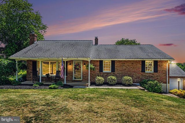 61 APPLEWOOD LN, Boyertown, PA 19512