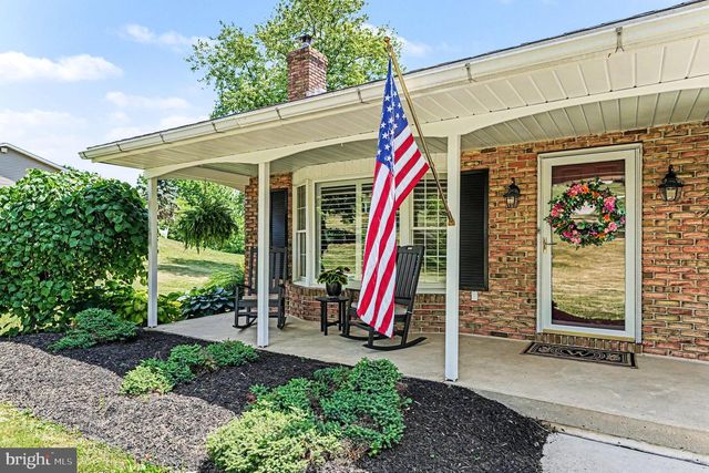 61 APPLEWOOD LN, Boyertown, PA 19512