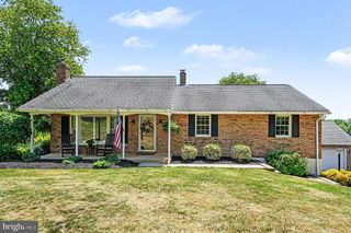 61 APPLEWOOD LN, Boyertown, PA 19512