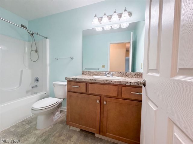 159 Prestwyck Lane, Elyria, OH 44035