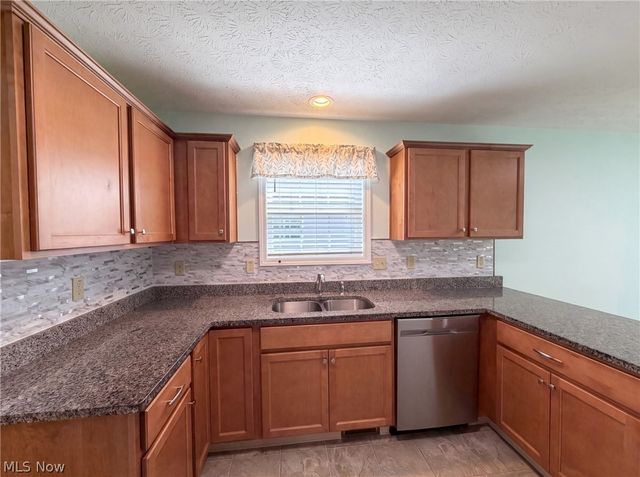 159 Prestwyck Lane, Elyria, OH 44035