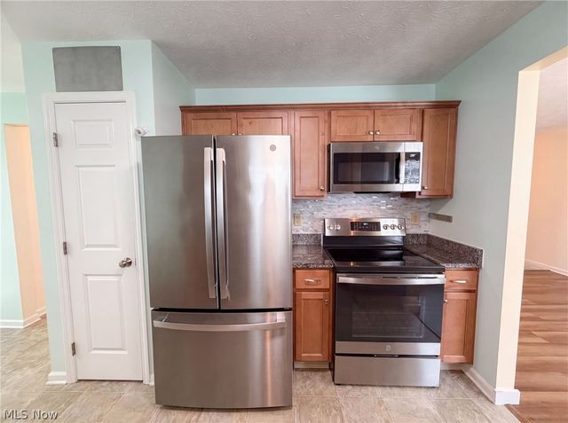 159 Prestwyck Lane, Elyria, OH 44035
