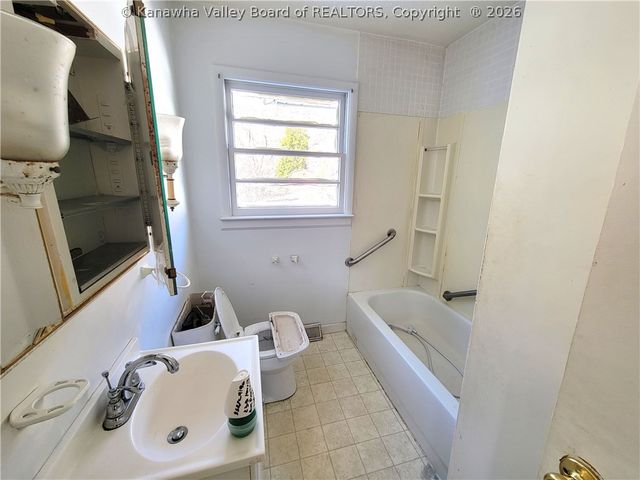 233 Morris Avenue, Pratt, WV 25162