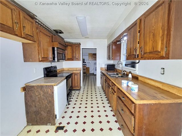 233 Morris Avenue, Pratt, WV 25162