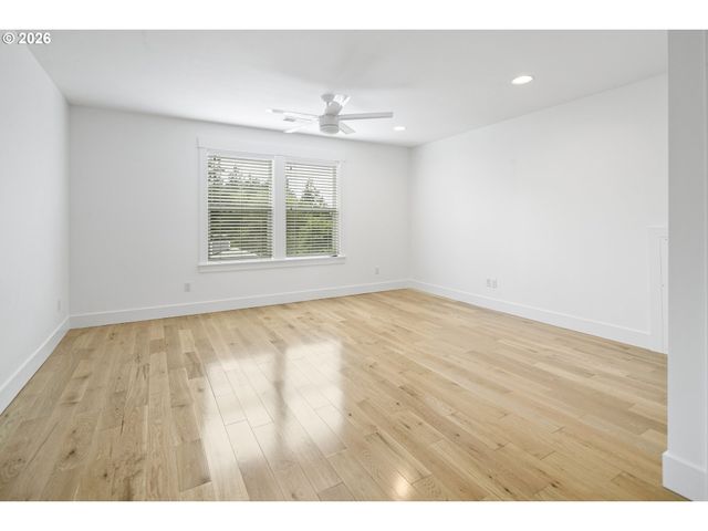 3785 Sw CALDEW St, Portland, OR 97219