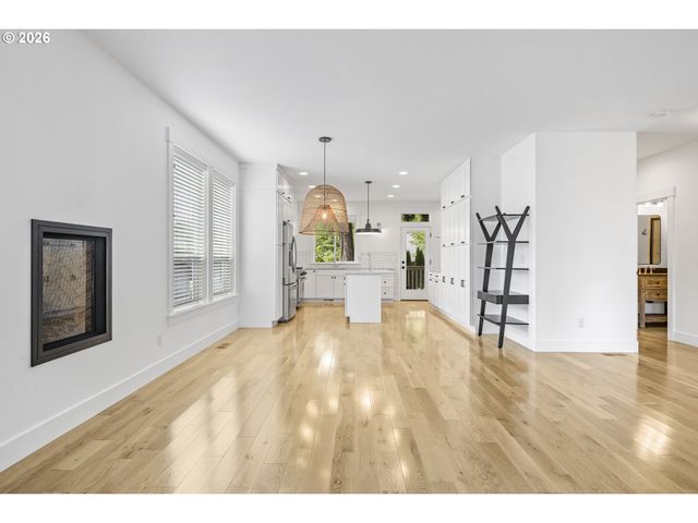3785 Sw CALDEW St, Portland, OR 97219