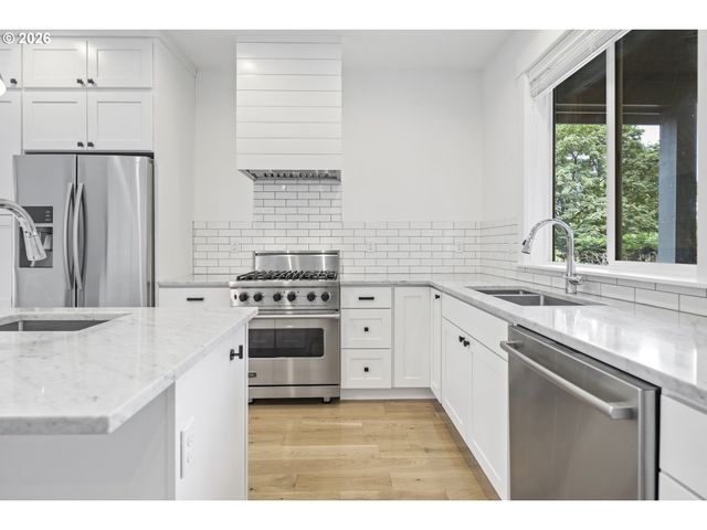 3785 Sw CALDEW St, Portland, OR 97219