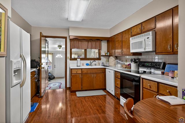 201 Dakota Ave, Holton, KS 66436