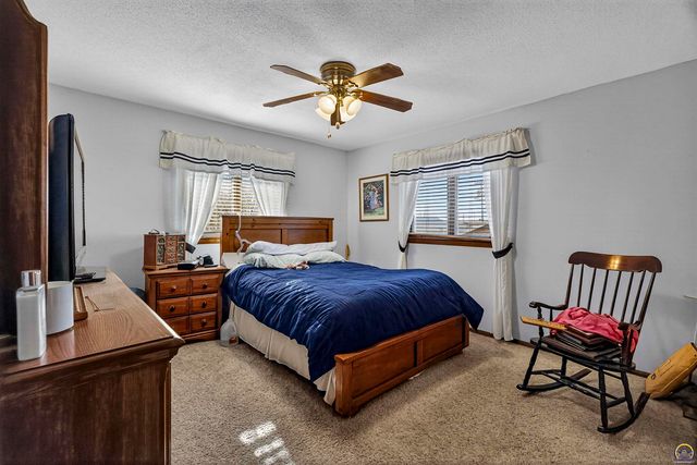 201 Dakota Ave, Holton, KS 66436