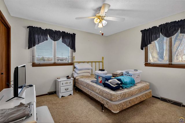 201 Dakota Ave, Holton, KS 66436