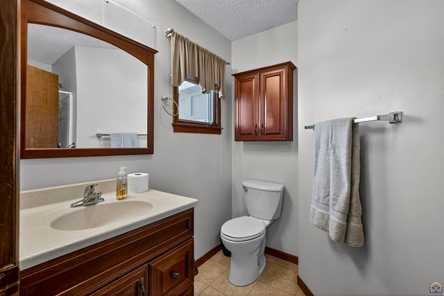 201 Dakota Ave, Holton, KS 66436